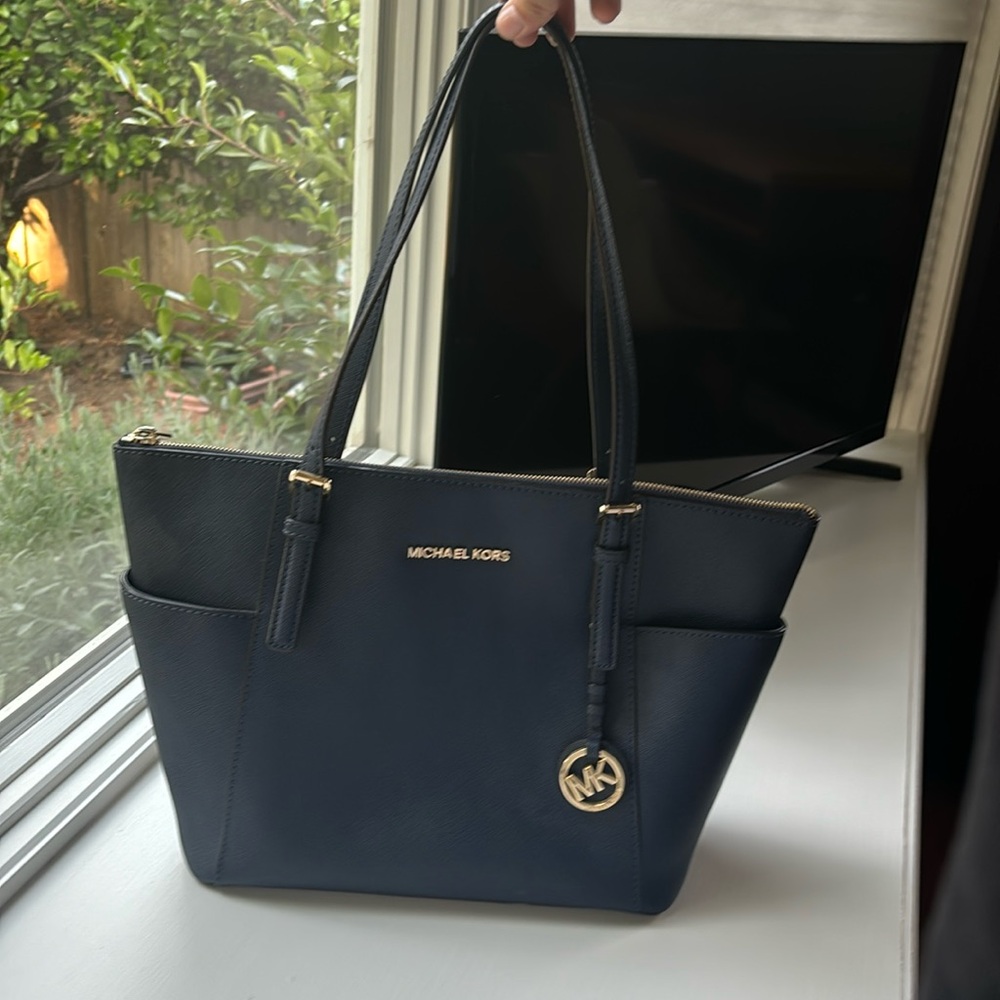 Michael Kors medium jet set navy tote